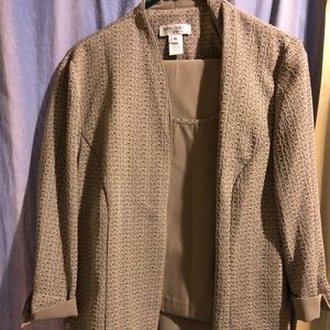 Miss Dorby 3-piece Ladies size 16 nice pant suit